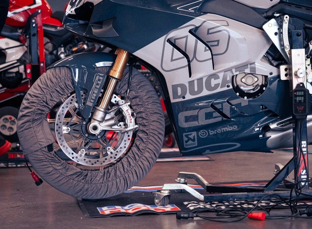 Động cơ điện và truyền động tứ cầu trong xe offroad điện với công suất 1000 mã lực