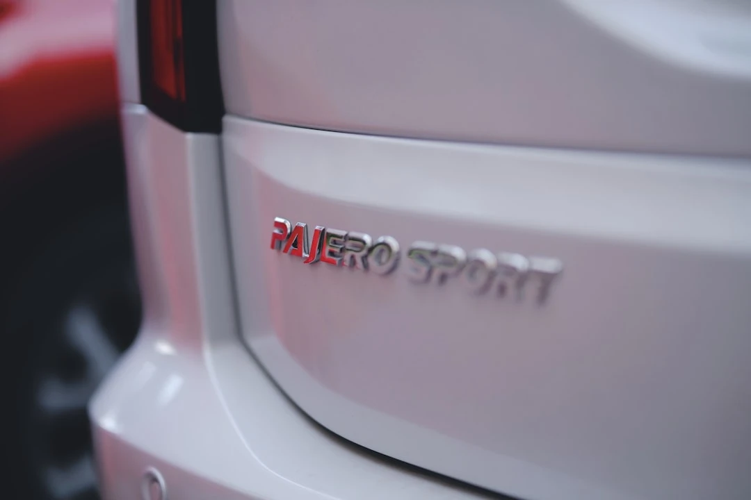 Theo dõi giờ mở cửa của Mitsubishi trên mạng xã hội
