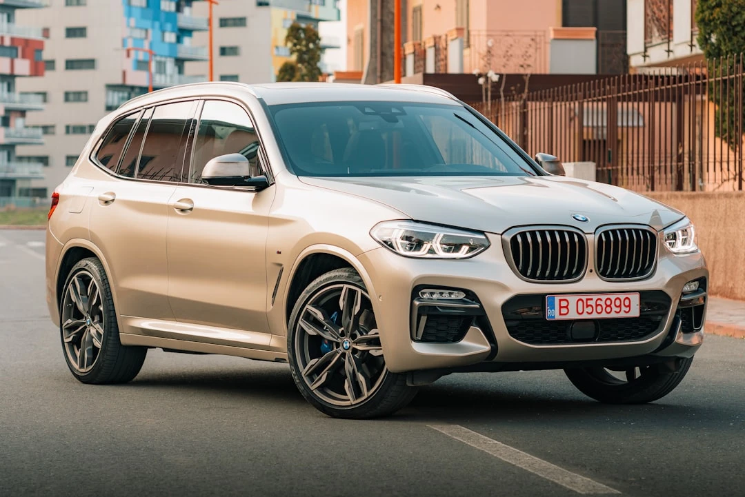 Thiết kế ngoại thất BMW X3 2024 LED headlights mái trời panorama tính năng an toàn