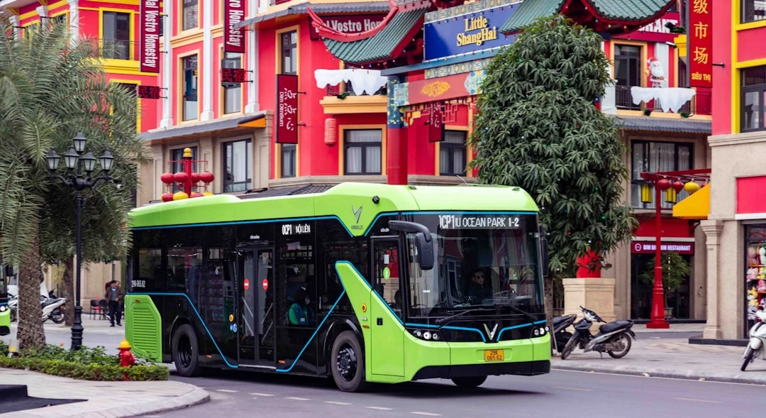 VinFast VF 9 và các đối thủ, so sánh giá xe điện